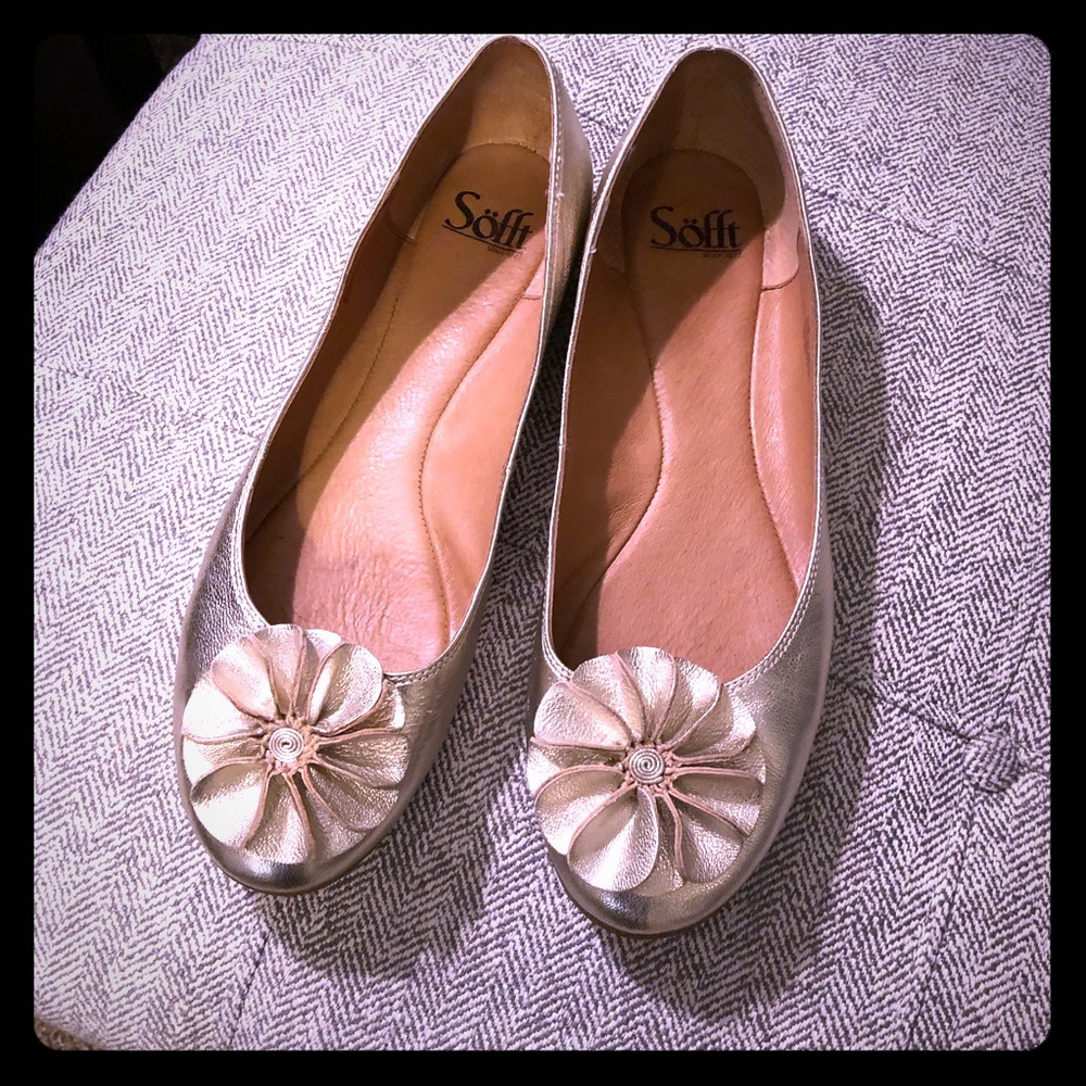 Sofft Gold Flower Flats 9.5